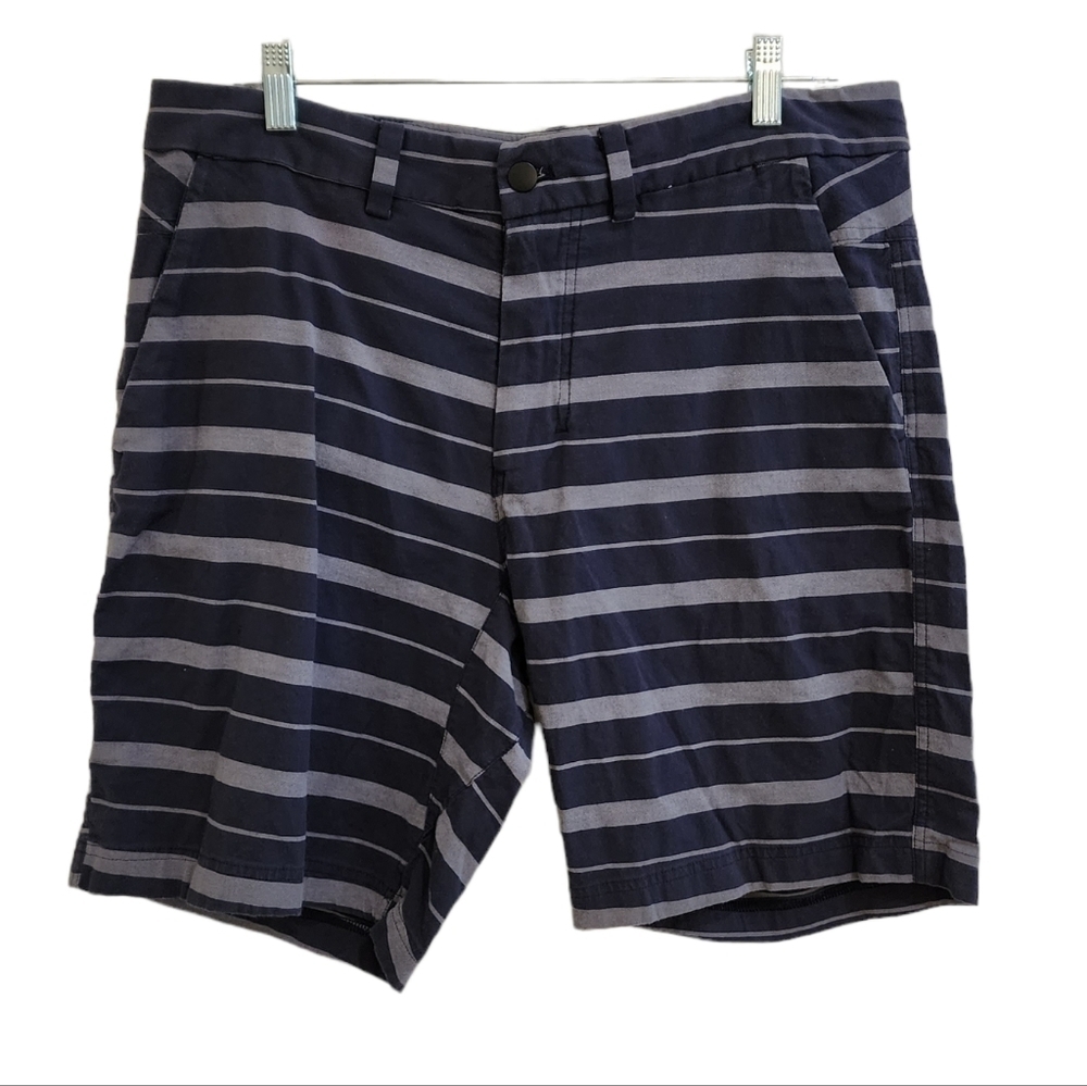 💜 Lululemon Gray Blue Striped Men's Shorts